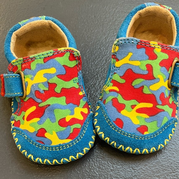 Perfect little Ugg moccasins for babies! Beautiful condition. Newborn size 0/1 - Picture 2 of 15